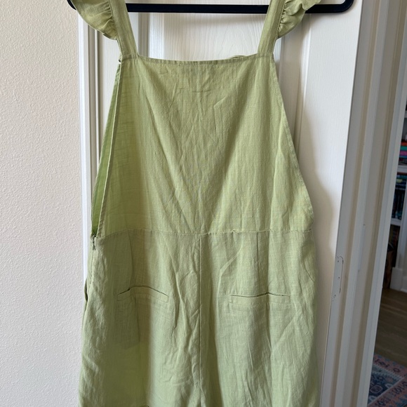 Lulu’s Ruffle Shoulder Overalls - Picture 4 of 4